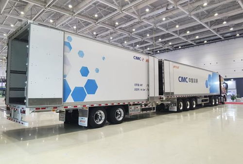 重慶造 國內(nèi)首款雙掛汽車列車正式亮相